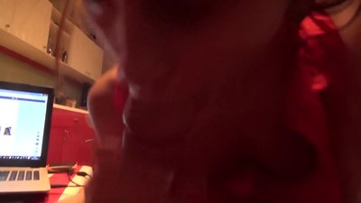 سکول کی لڑکی اپنے بھائی کا ڈک چوس رہی ہے جبکہ گھر میں کوئی نہیں ہے۔